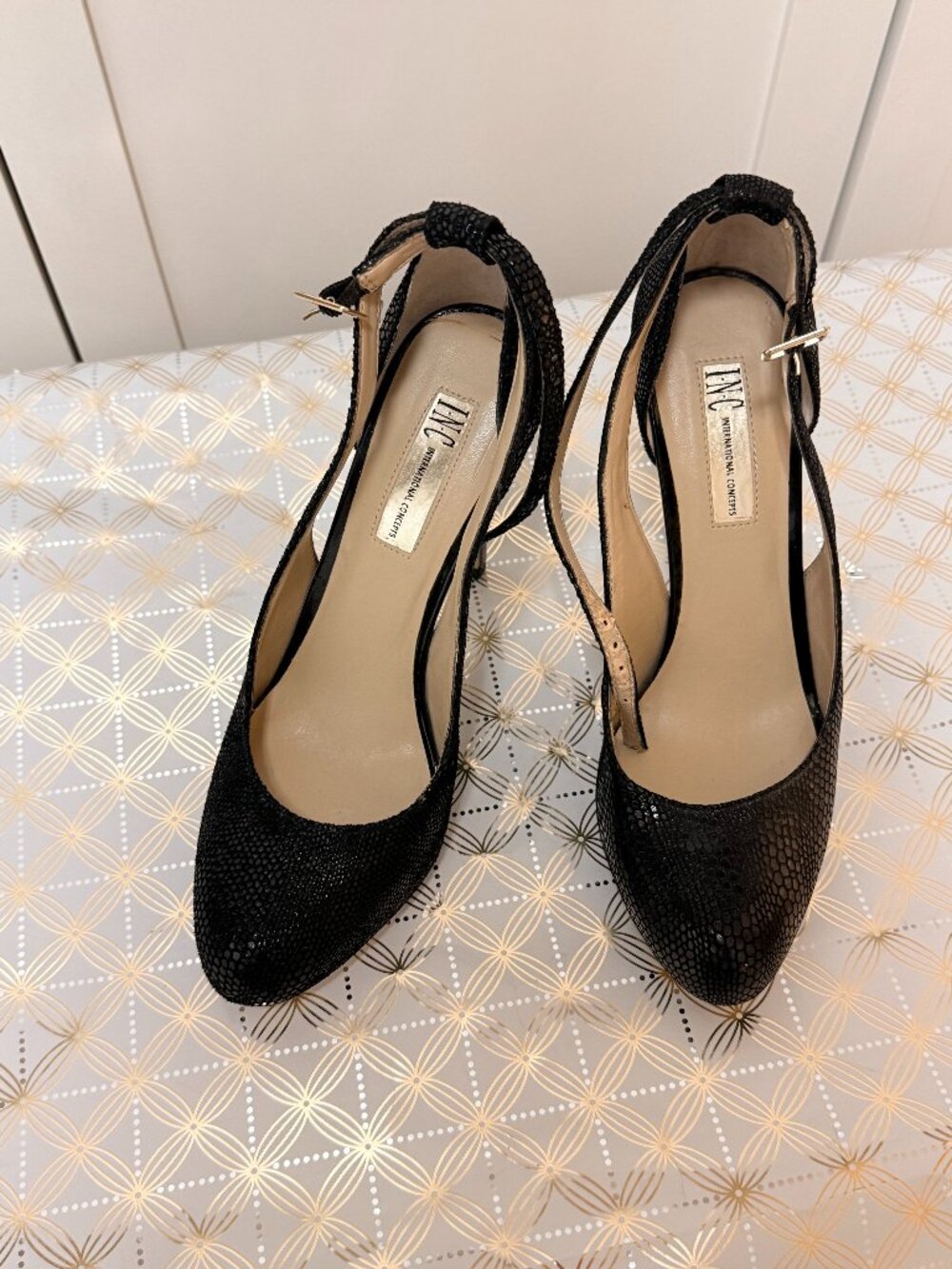 International Concepts Lucey Black Leather Platform Pump